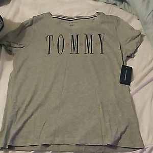 Tommy hilfiger  t shirt